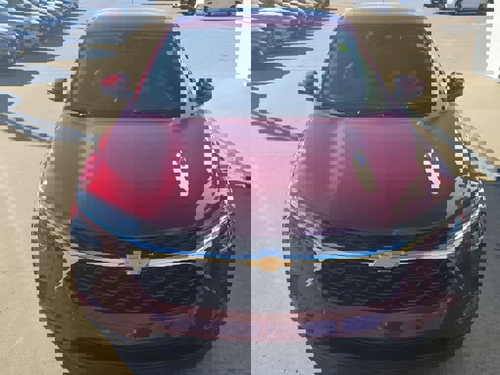 Used 2025 Chevrolet Trax LS w/ LS Convenience Package image 3