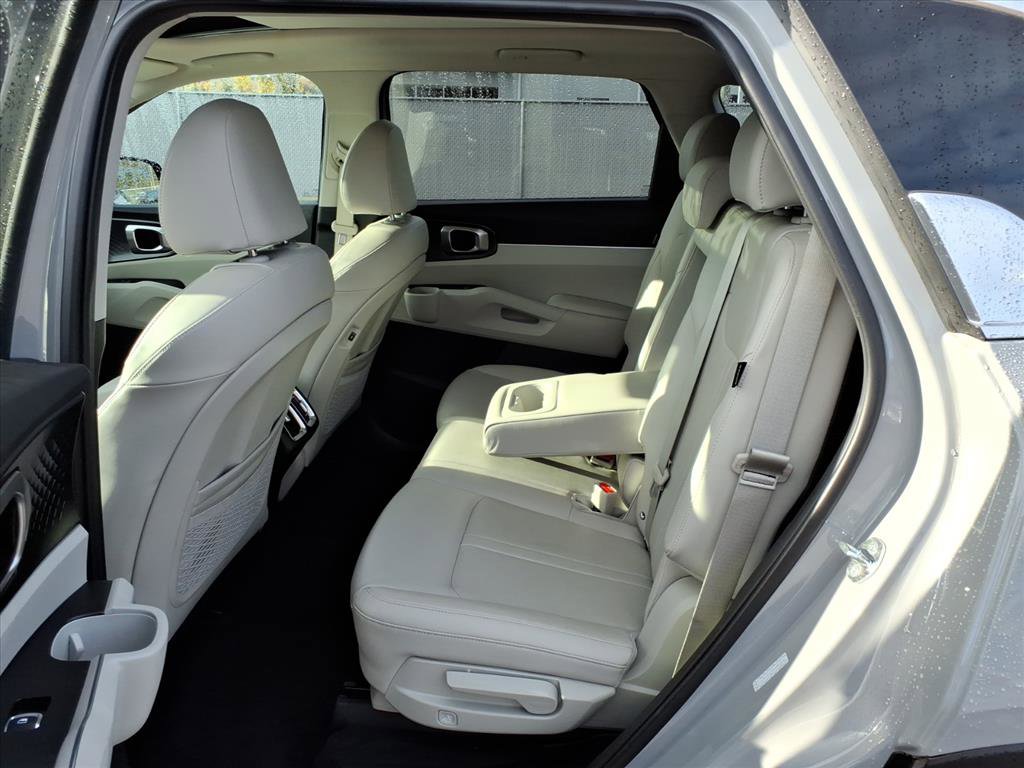 Used 2024 Kia Sorento S w/ Panoramic Sunroof Package image 11