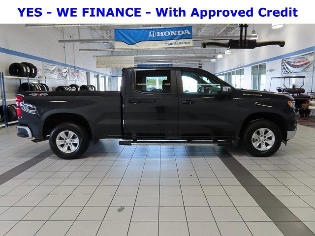 Used 2023 Chevrolet Silverado 1500 LT w/ Protection Package image 3