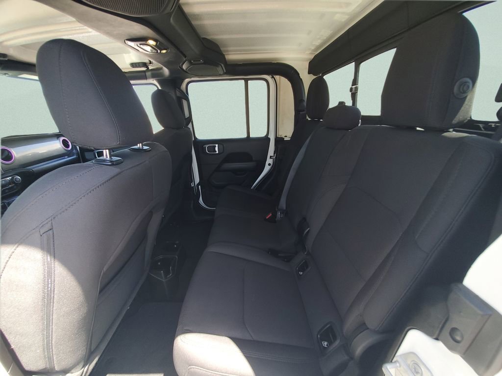 Used 2023 Jeep Gladiator Overland w/ Trailer Tow Package image 9