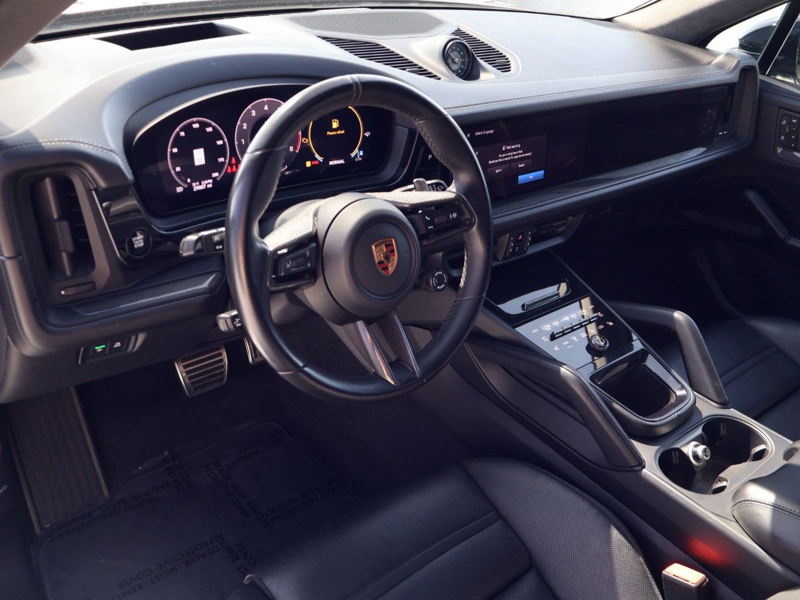 Certified 2025 Porsche Cayenne GTS AWD/4WD image 4