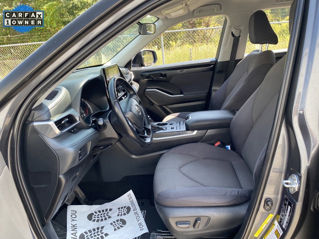 Used 2020 Toyota Highlander LE image 25