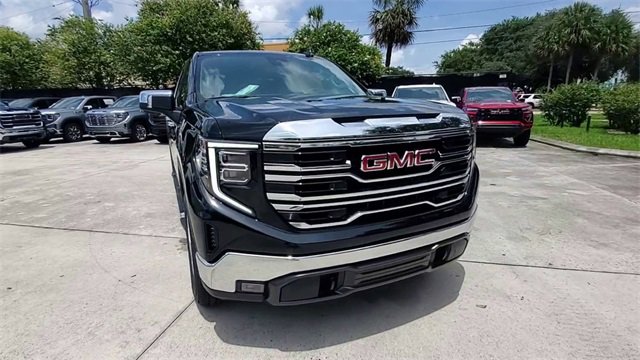 Used 2023 GMC Sierra 1500 SLT w/ SLT Premium Package image 3
