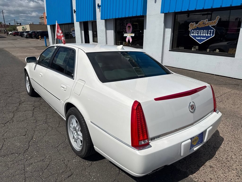 Used 2010 Cadillac DTS FWD image 16