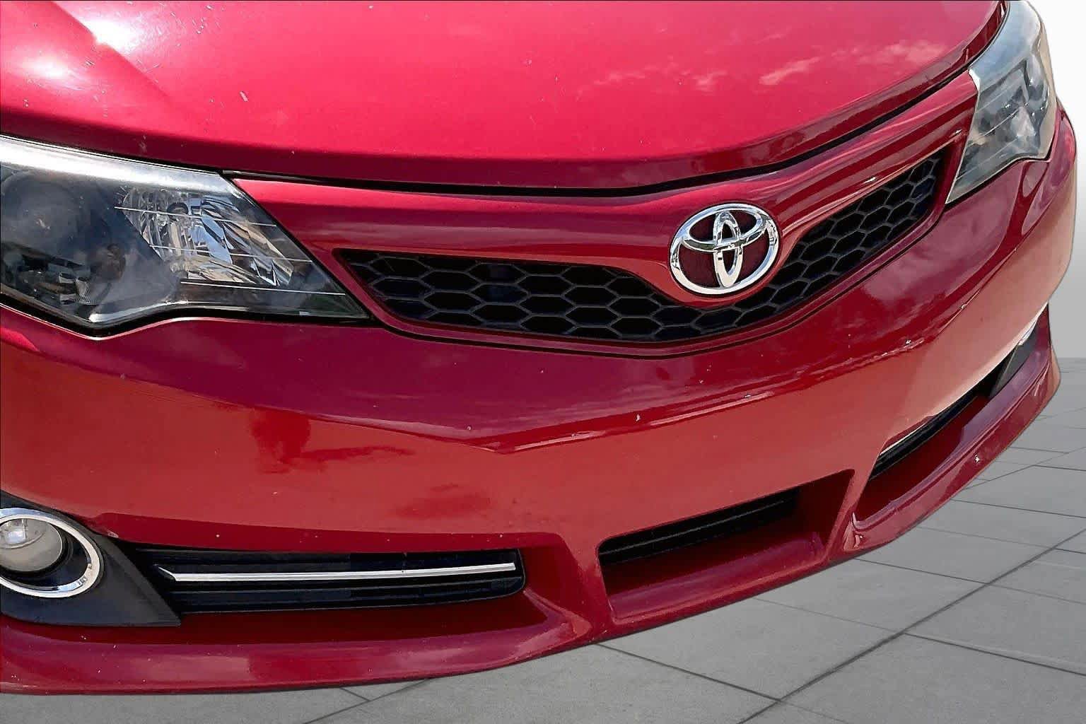 Used 2014 Toyota Camry SE FWD image 29