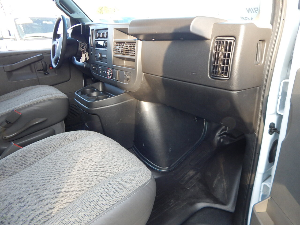 Used 2025 Chevrolet Express 2500 w/ Driver Convenience Package image 20