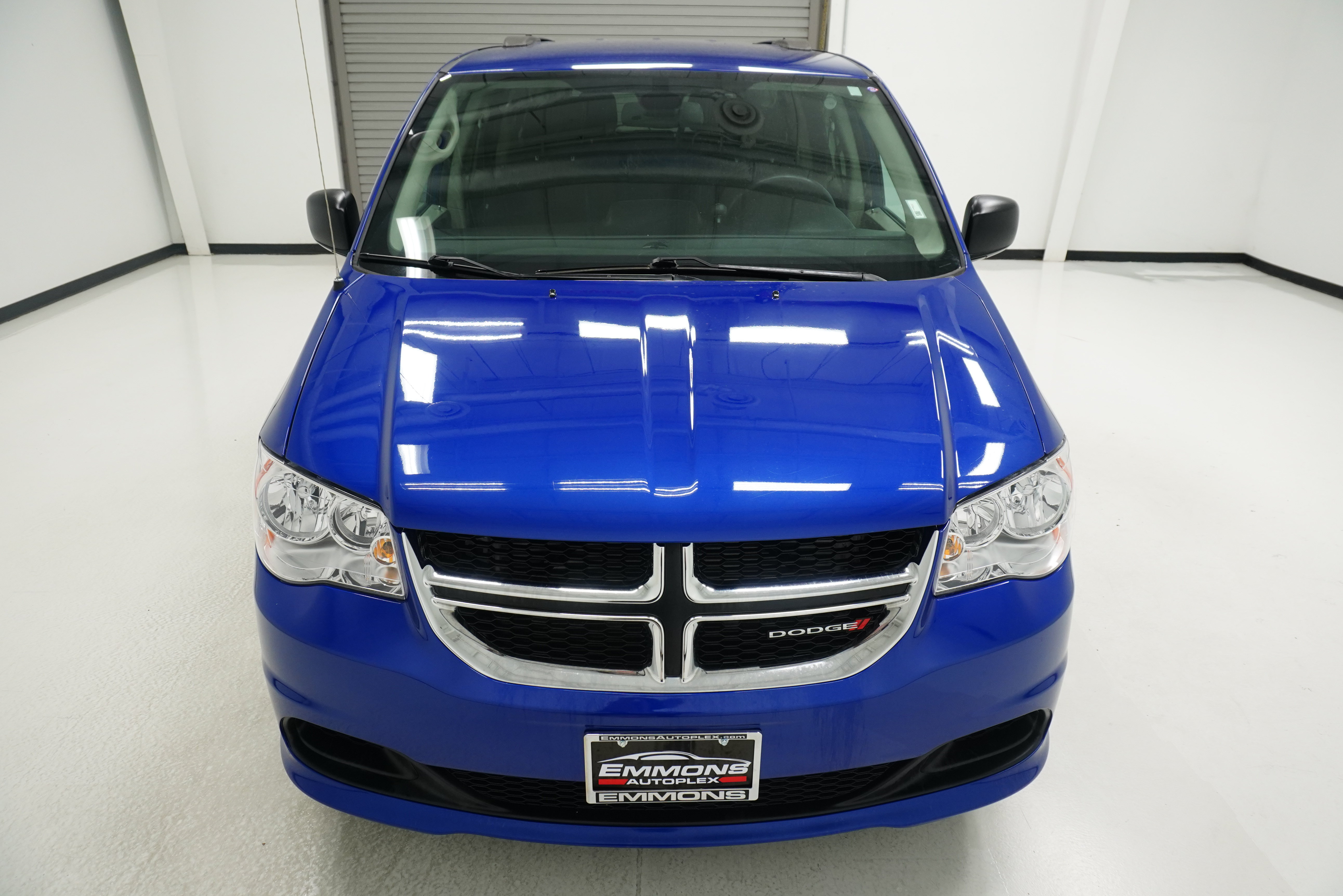 Used 2018 Dodge Grand Caravan SE w/ UConnect Hands-Free Group FWD image 2