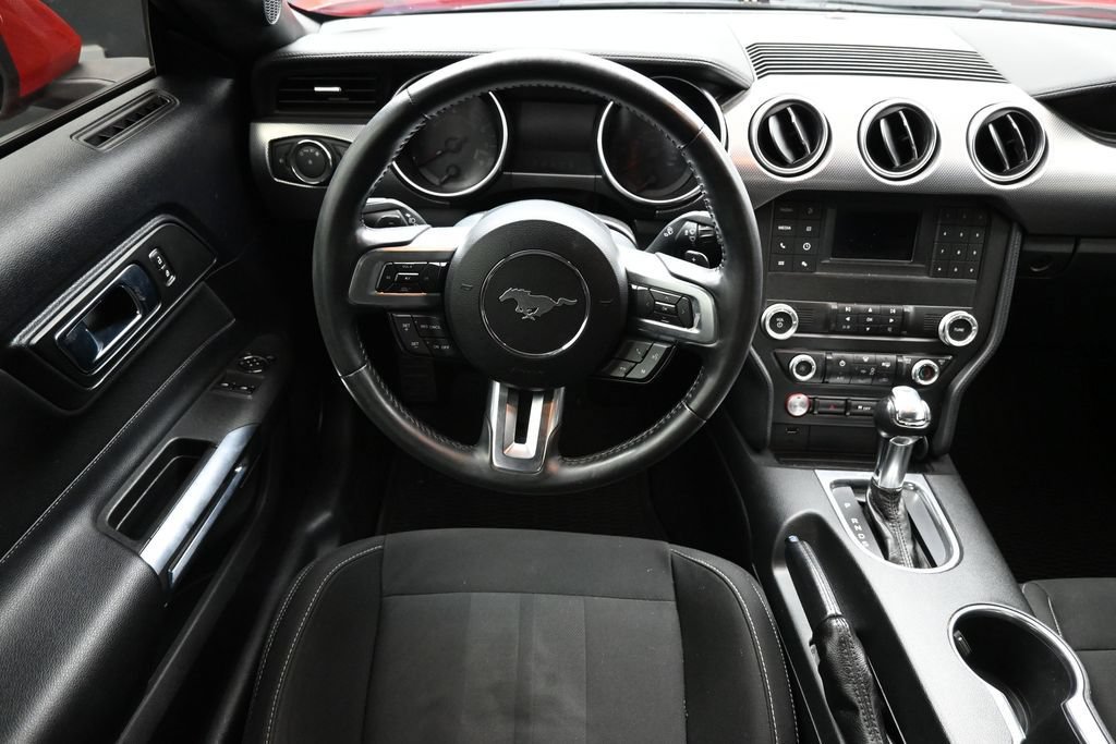 Used 2019 Ford Mustang GT RWD image 3