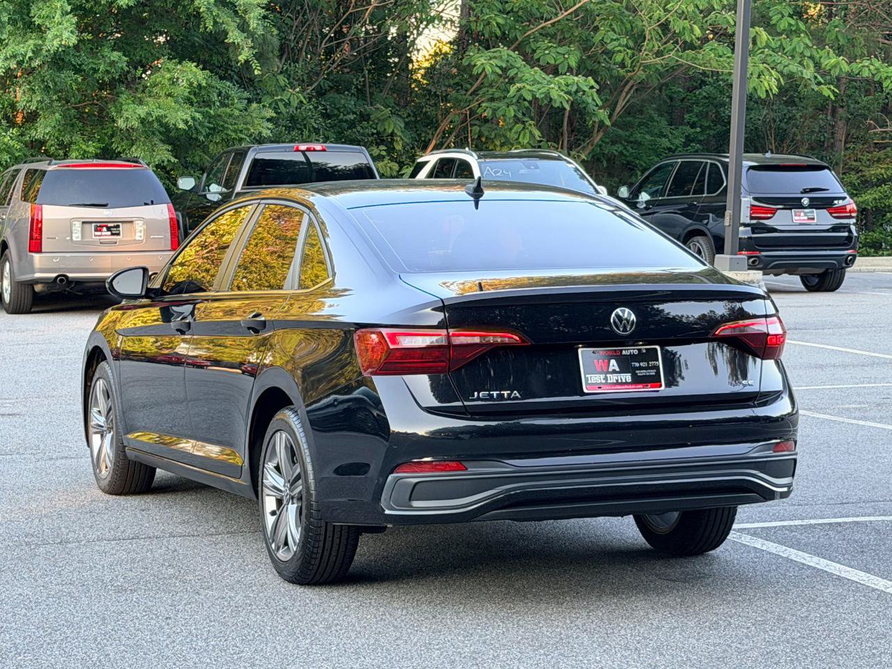 Used 2022 Volkswagen Jetta SE w/ Panoramic Sunroof Package FWD image 6
