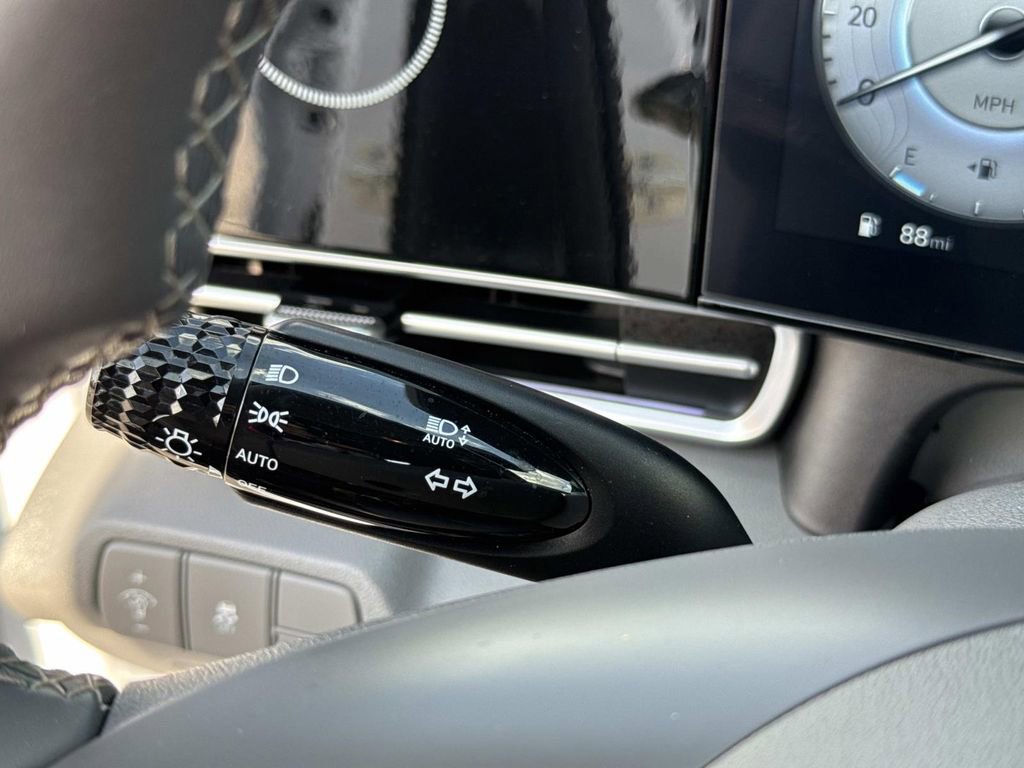 Used 2024 Hyundai Elantra SEL w/ Convenience Package image 39