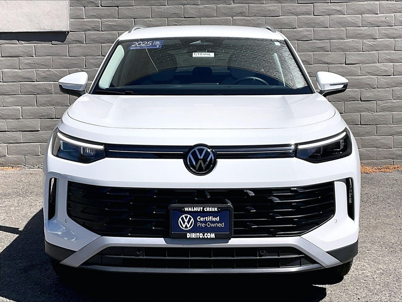 Certified 2025 Volkswagen Tiguan SE AWD/4WD image 2