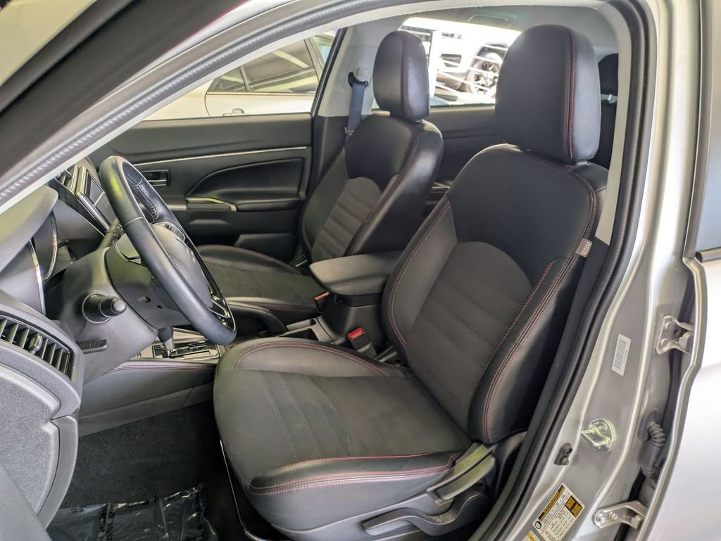 Used 2025 Mitsubishi Outlander Sport SE AWD/4WD image 23