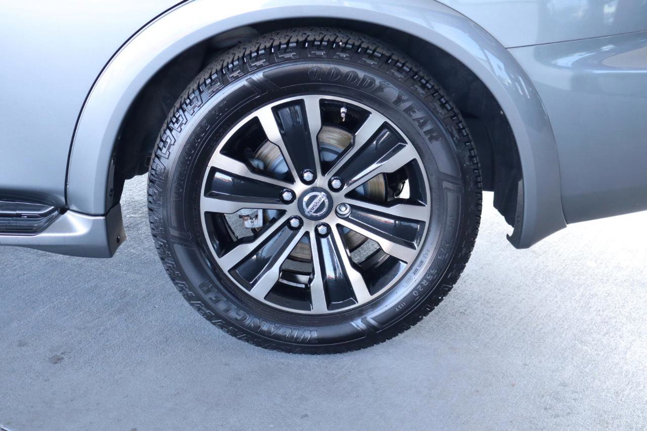 Used 2017 Nissan Armada Platinum RWD image 11