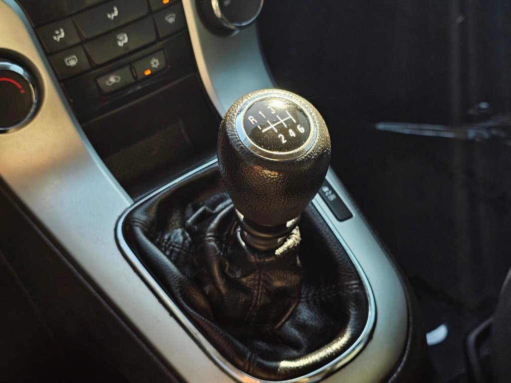 Used 2015 Chevrolet Cruze LS image 9