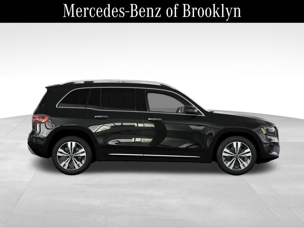 Used 2025 Mercedes-Benz GLB 250 4MATIC image 2