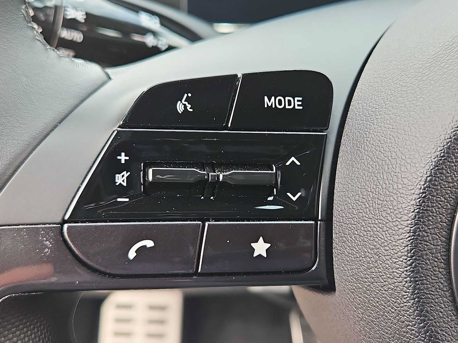 Used 2025 Hyundai Elantra Hybrid FWD image 23