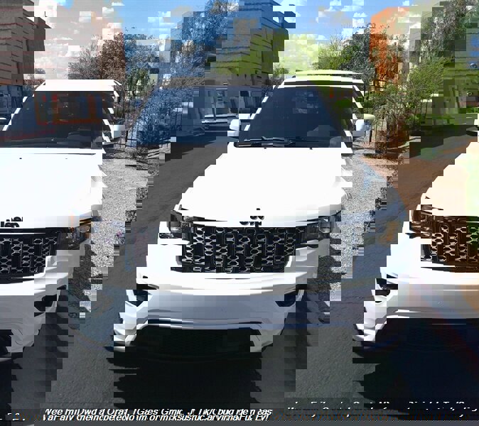 Used 2020 Jeep Grand Cherokee Altitude image 2