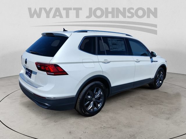 Used 2023 Volkswagen Tiguan SE w/ Panoramic Sunroof Package FWD image 6