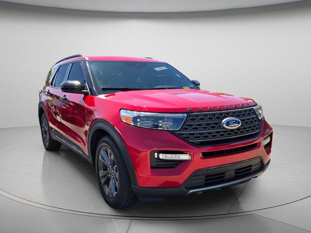 Used 2024 Ford Explorer XLT w/ Equipment Group 202A RWD image 4