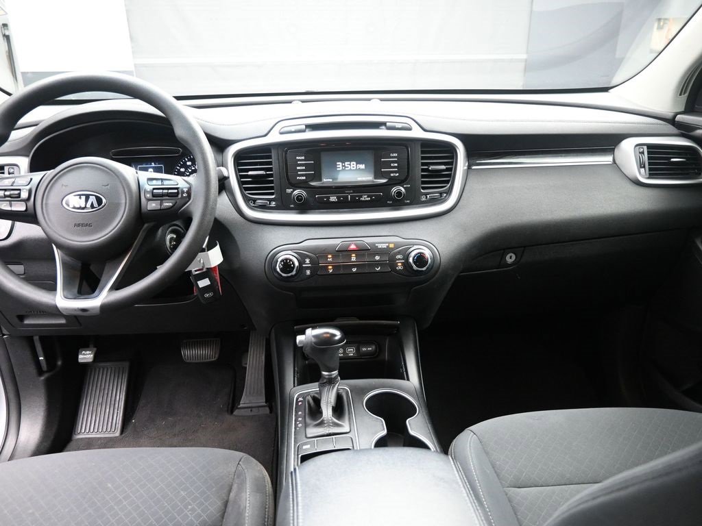 Used 2016 Kia Sorento LX image 9