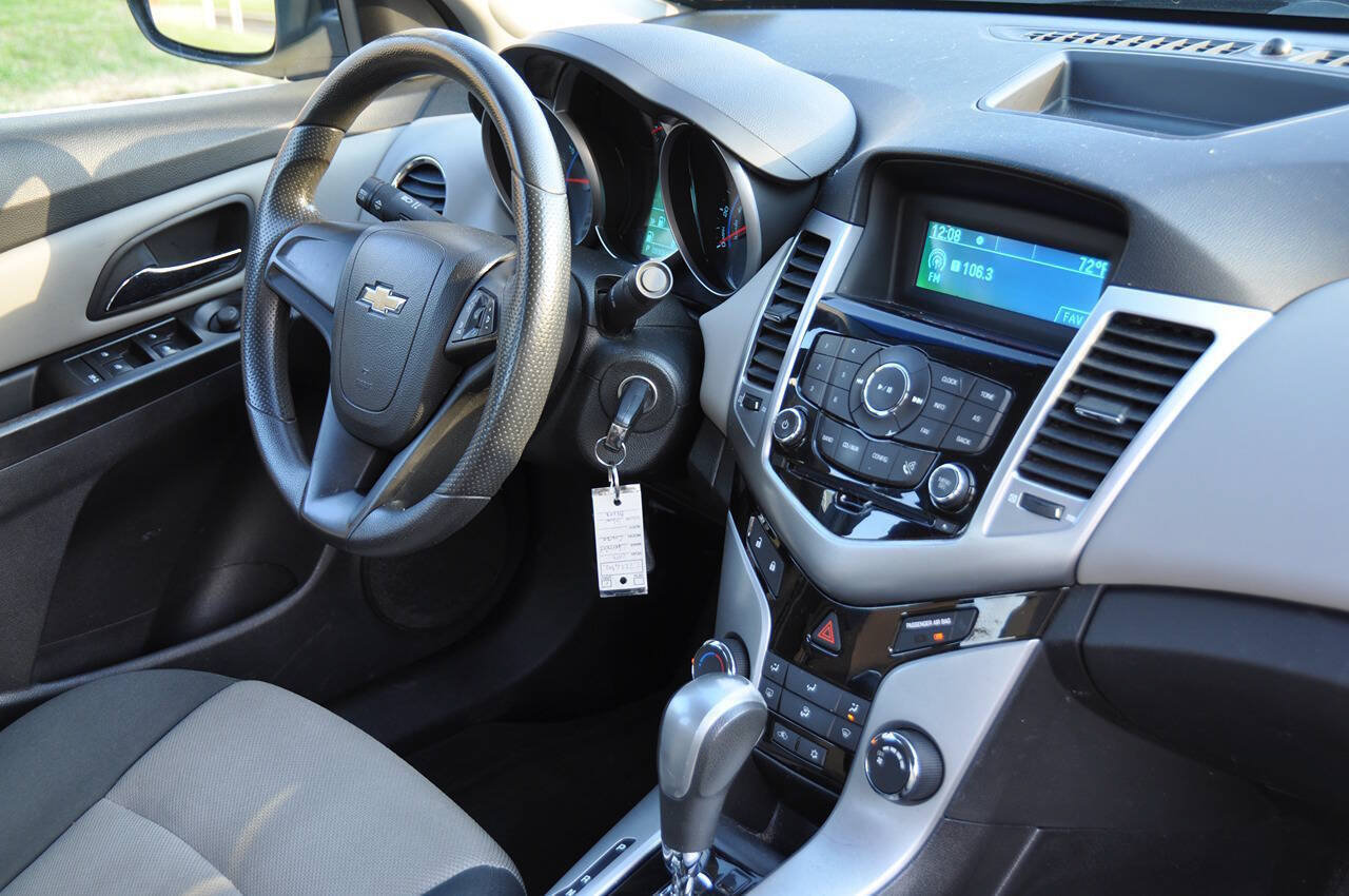 Used 2012 Chevrolet Cruze LS w/ Connectivity Package FWD image 31
