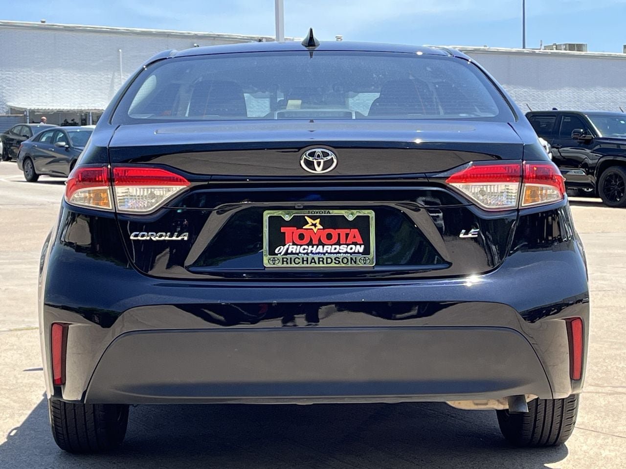 Used 2025 Toyota Corolla LE FWD image 5