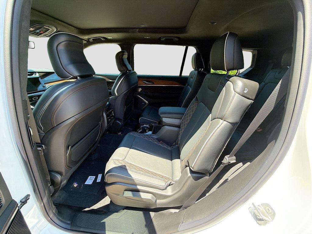 New 2026 Jeep Grand Cherokee L Summit AWD/4WD image 24