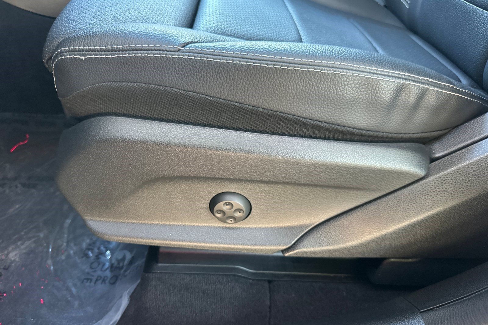 Used 2023 Mercedes-Benz GLC 300 4MATIC Coupe image 15