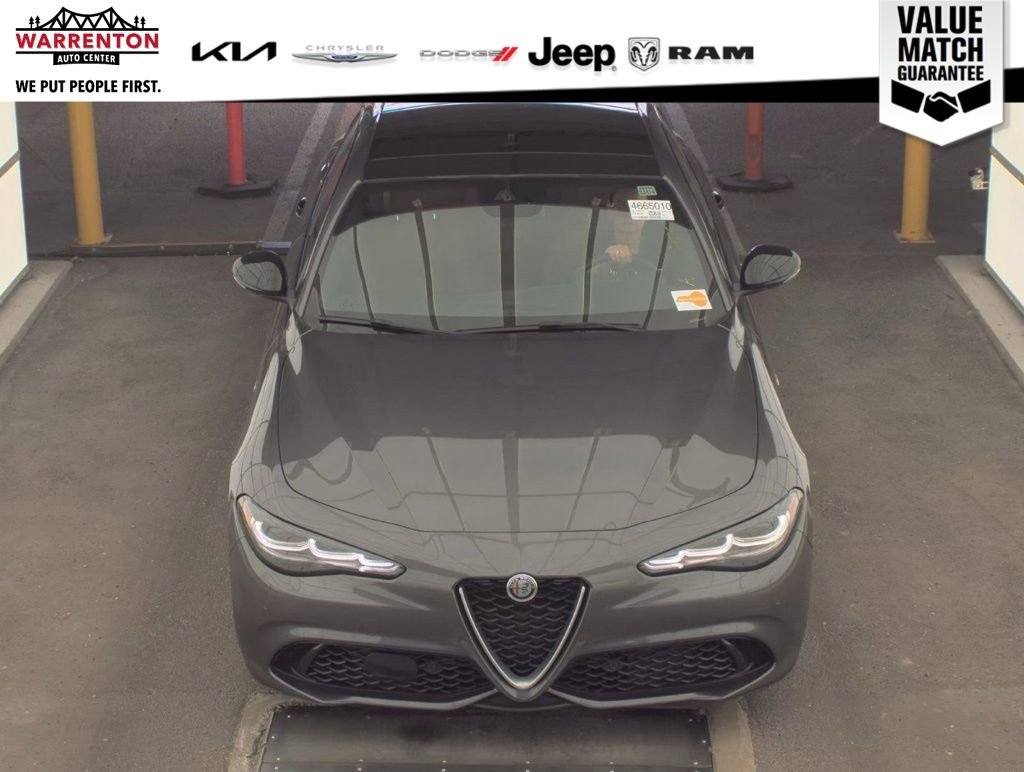 Used 2024 Alfa Romeo Giulia Ti AWD/4WD image 7