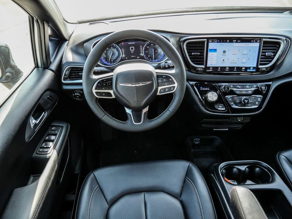 Used 2026 Chrysler Pacifica Select FWD image 28