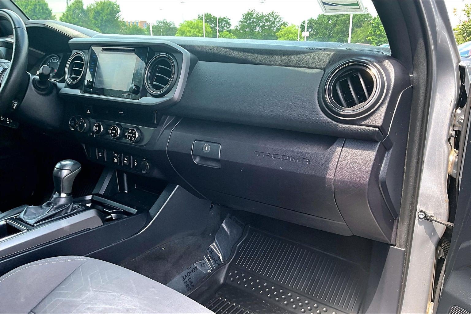 Used 2018 Toyota Tacoma TRD Sport AWD/4WD image 14