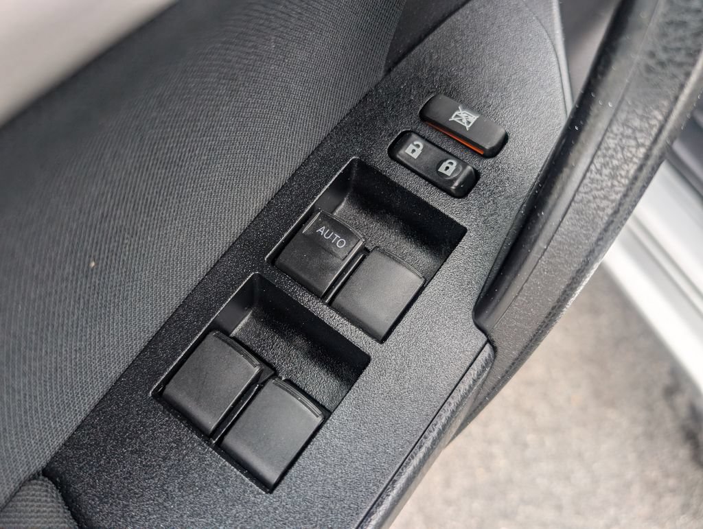 Used 2016 Toyota Corolla LE FWD image 14