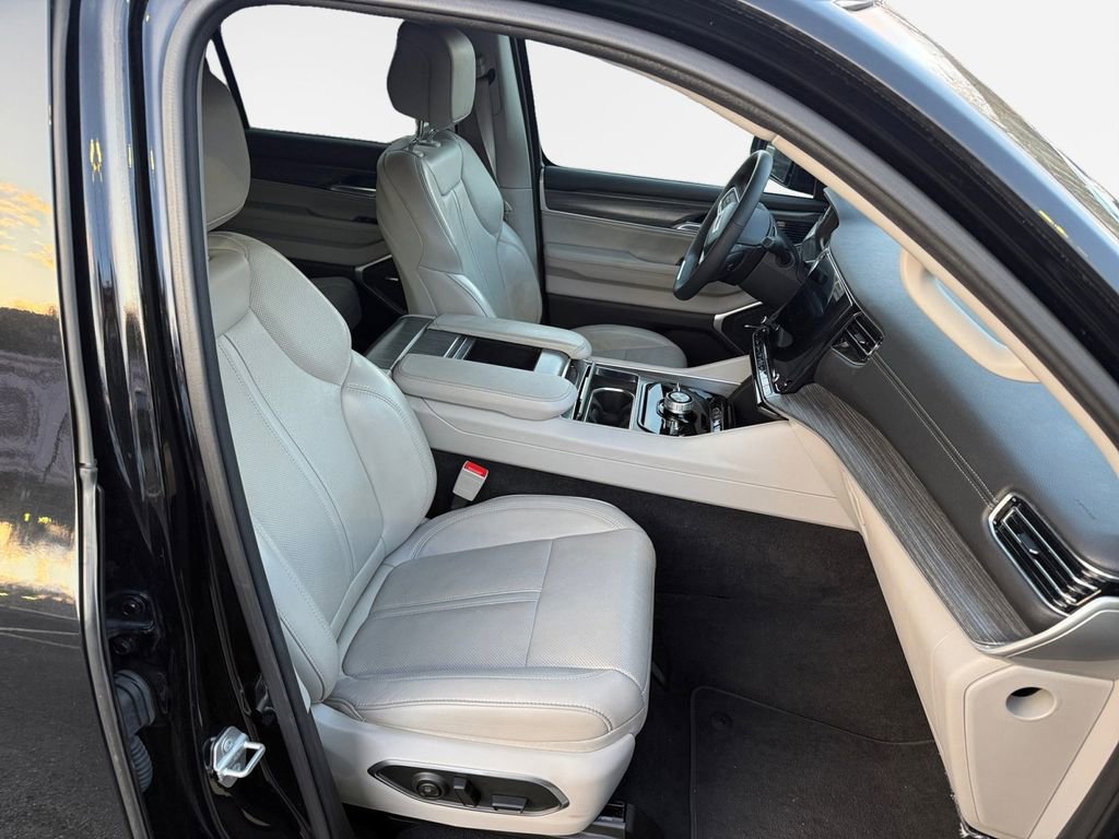 Used 2024 Jeep Wagoneer L Series III w/ Flexible Seating Group image 25