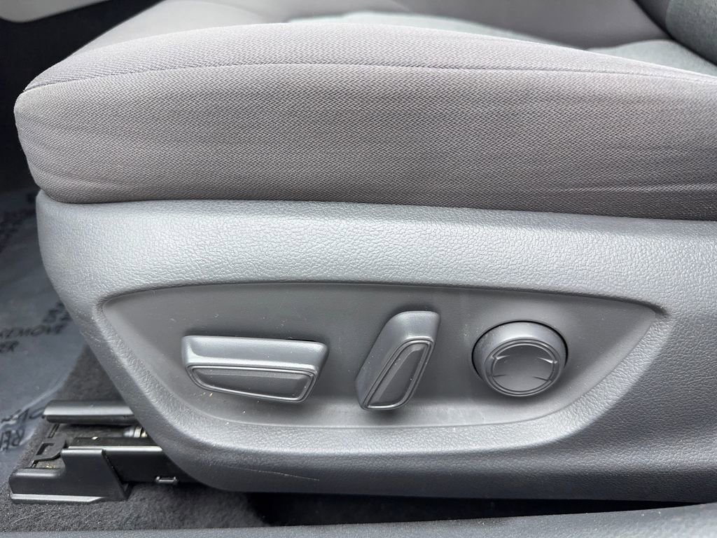 Used 2020 Toyota Camry LE image 45