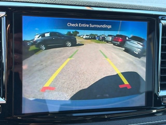 Used 2025 Chrysler Pacifica Limited FWD image 25