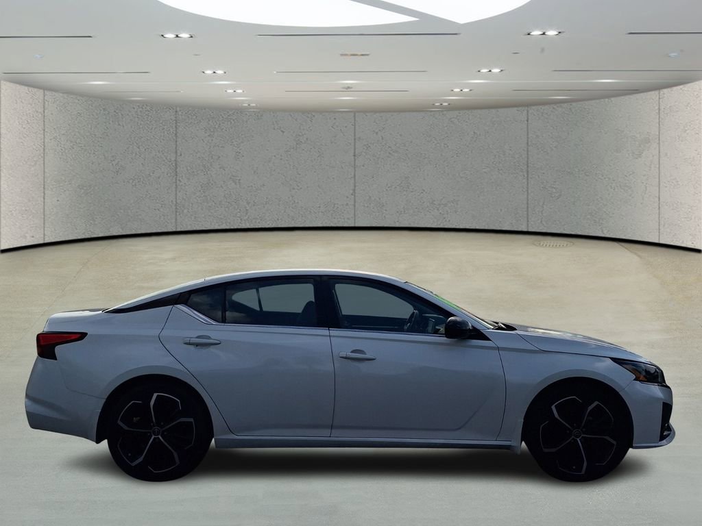 Certified 2025 Nissan Altima 2.5 SR image 6