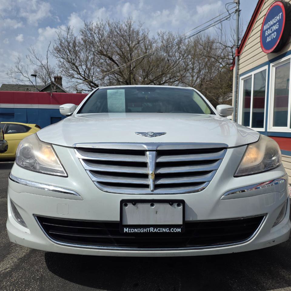 Used 2013 Hyundai Genesis 3.8 image 3