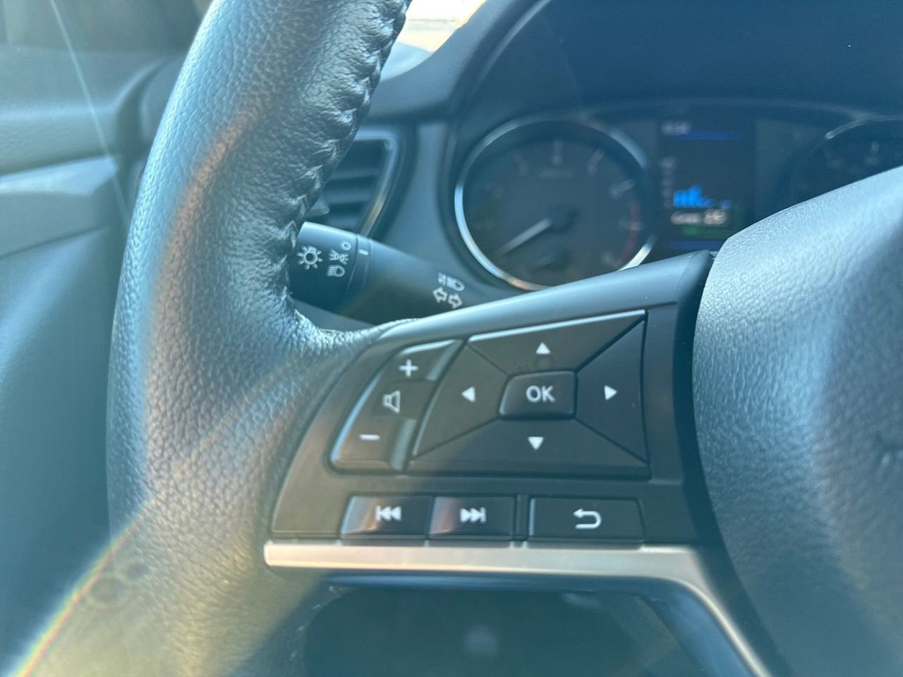 Used 2020 Nissan Rogue SL image 25