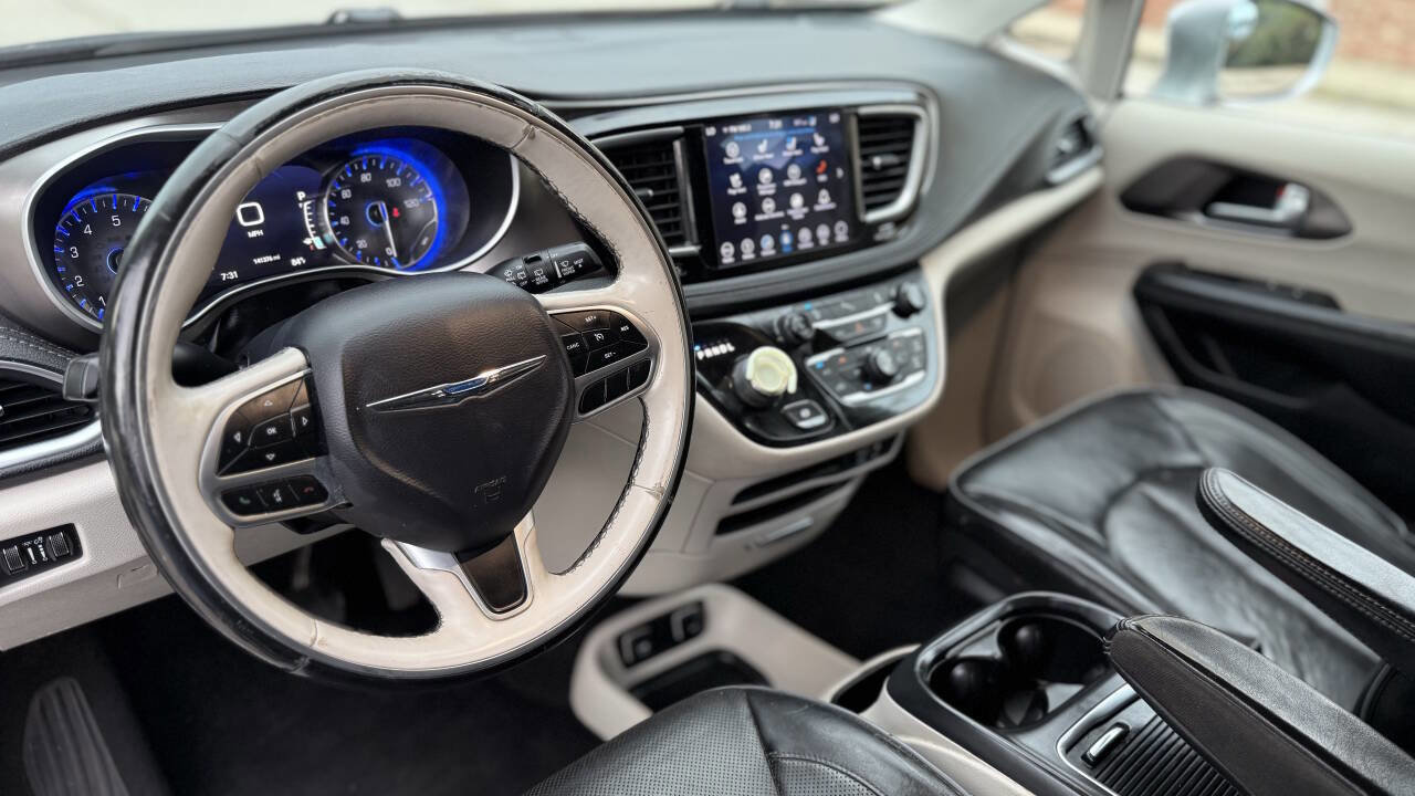 Used 2018 Chrysler Pacifica Limited image 12