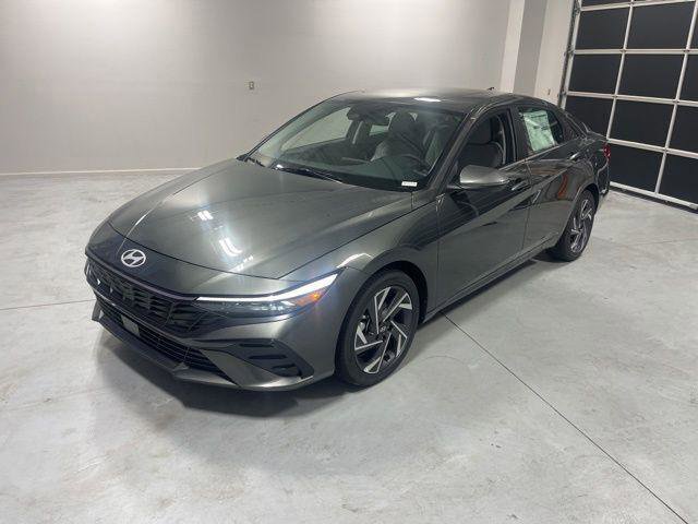 New 2025 Hyundai Elantra Limited image 3