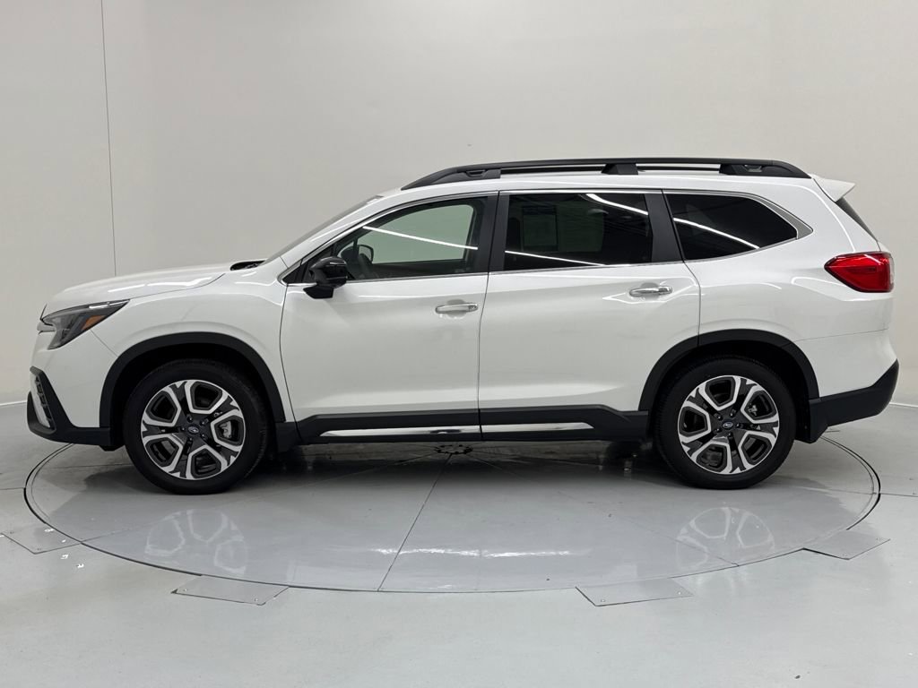 Used 2025 Subaru Ascent Touring AWD/4WD image 2