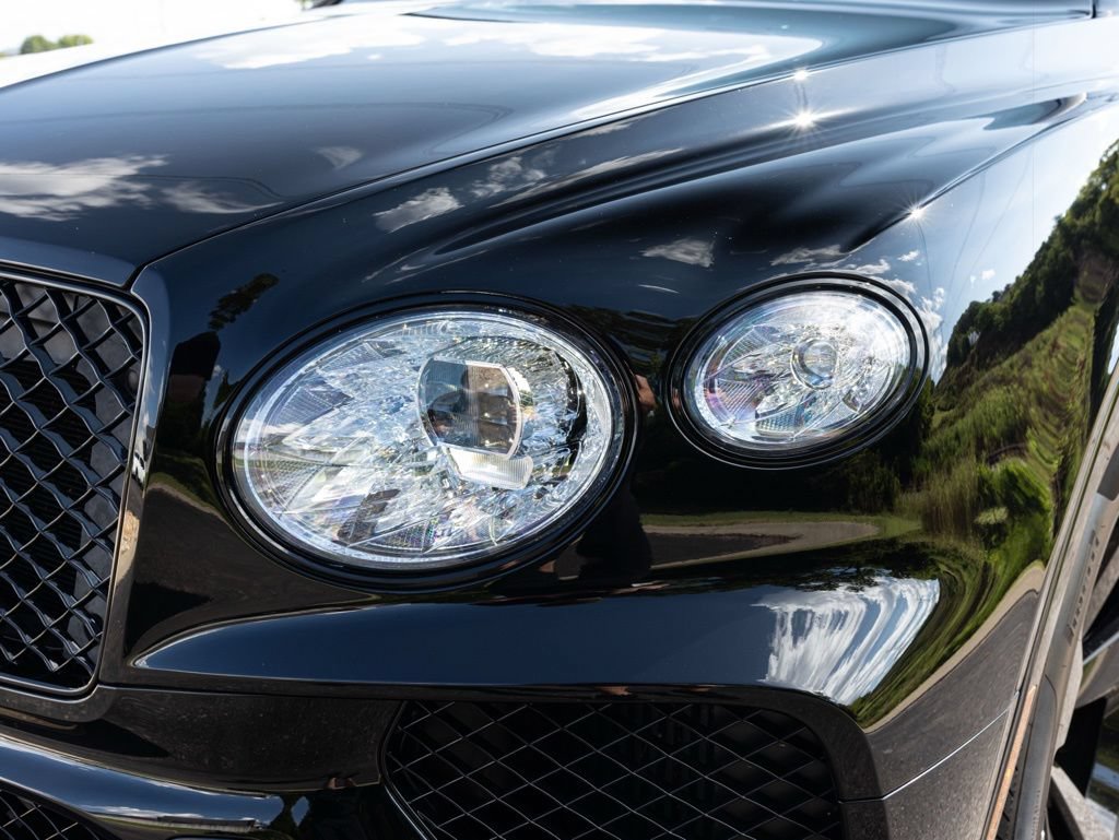 Used 2025 Bentley Bentayga AWD/4WD image 18