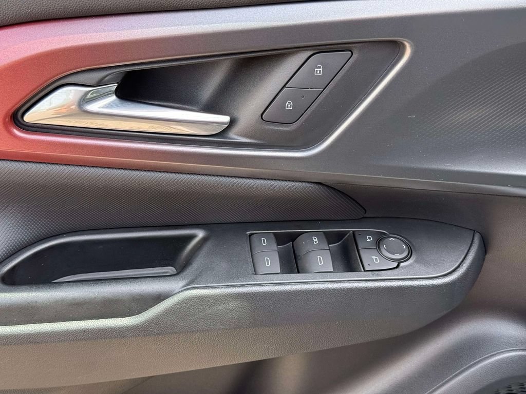 Used 2024 Chevrolet Equinox EV RS FWD image 21