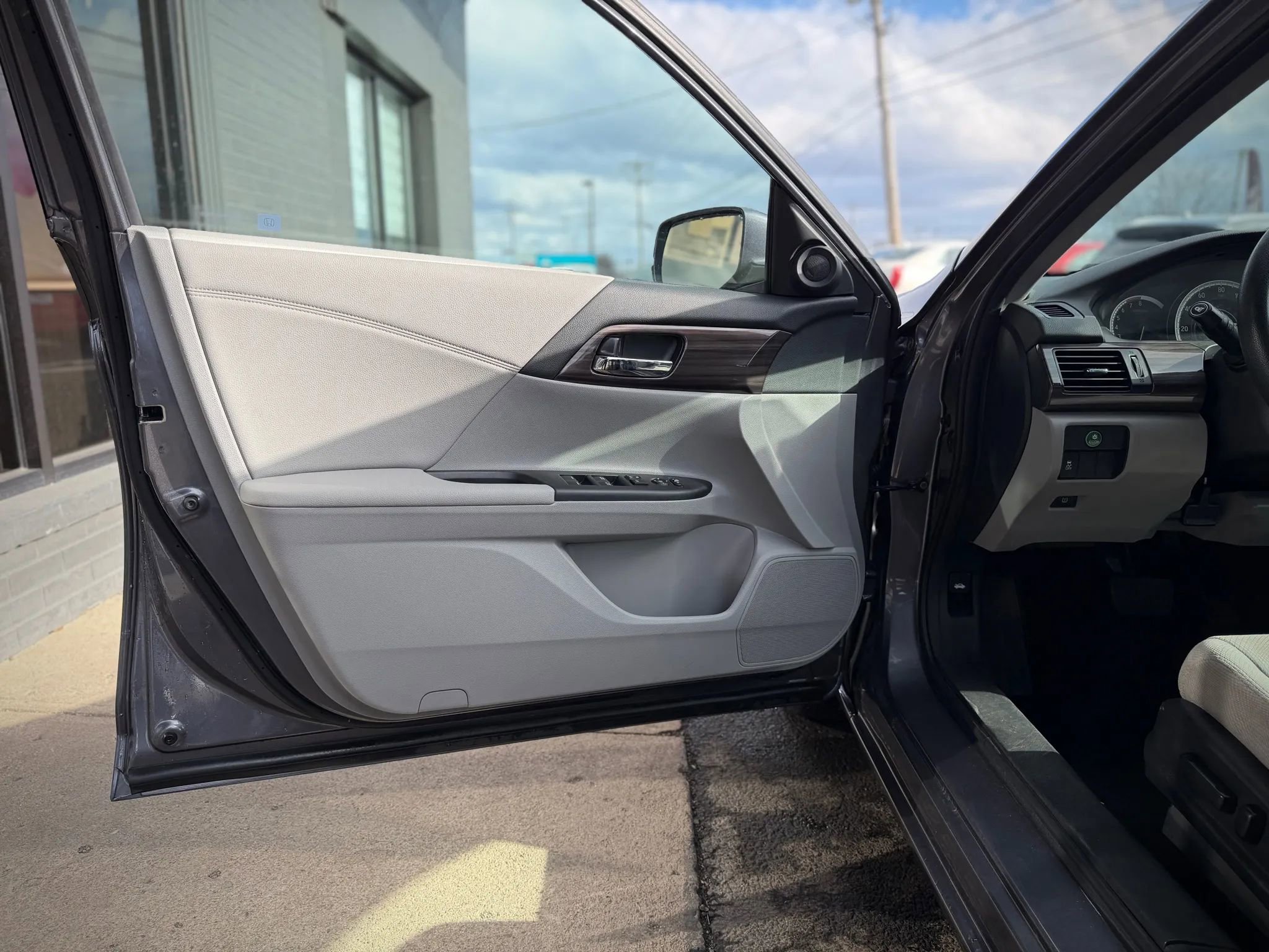 Used 2017 Honda Accord EX image 8