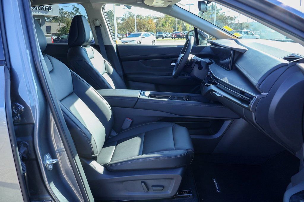 Certified 2025 Nissan Murano SV image 8
