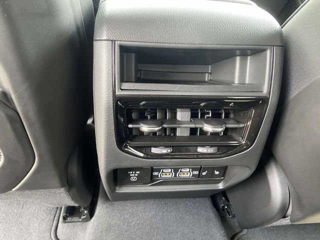 Used 2023 Jeep Grand Cherokee Limited image 12