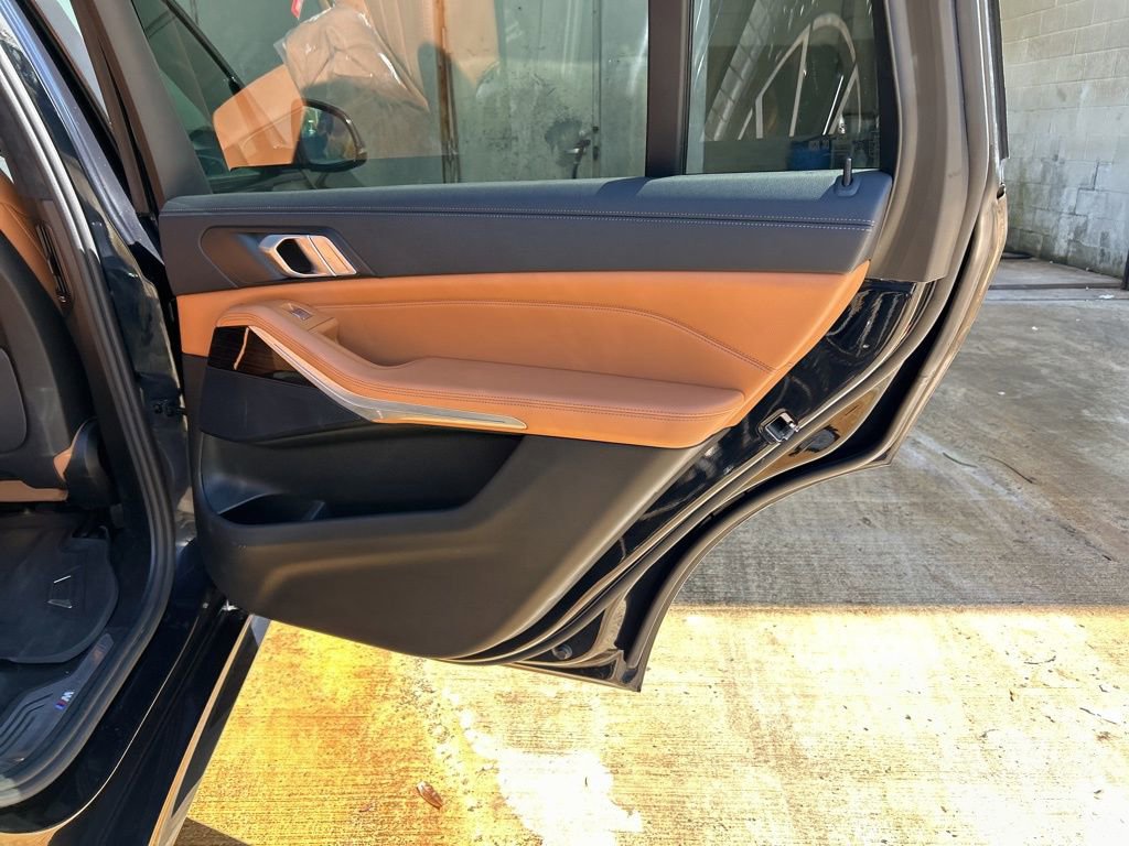 Used 2021 BMW X7 xDrive40i w/ M Sport Package image 28