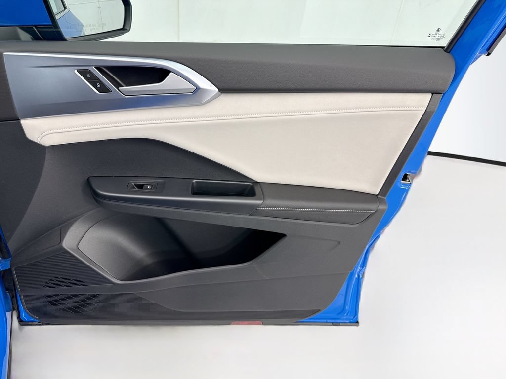 New 2026 Volkswagen Taos SE FWD image 23