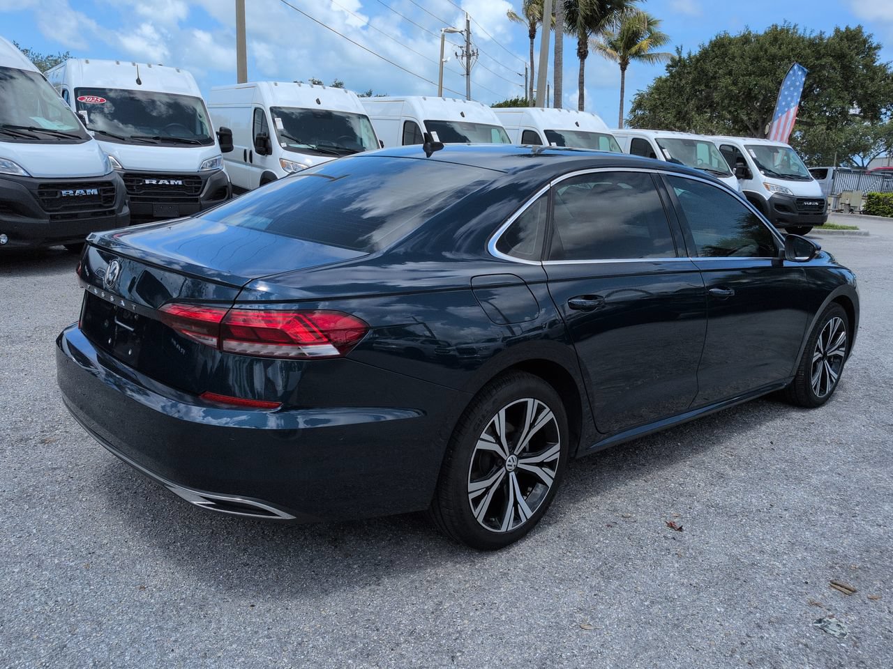 Used 2020 Volkswagen Passat 2.0T SEL FWD image 5
