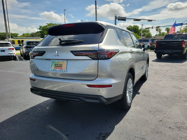 Used 2026 Mitsubishi Outlander ES FWD image 6
